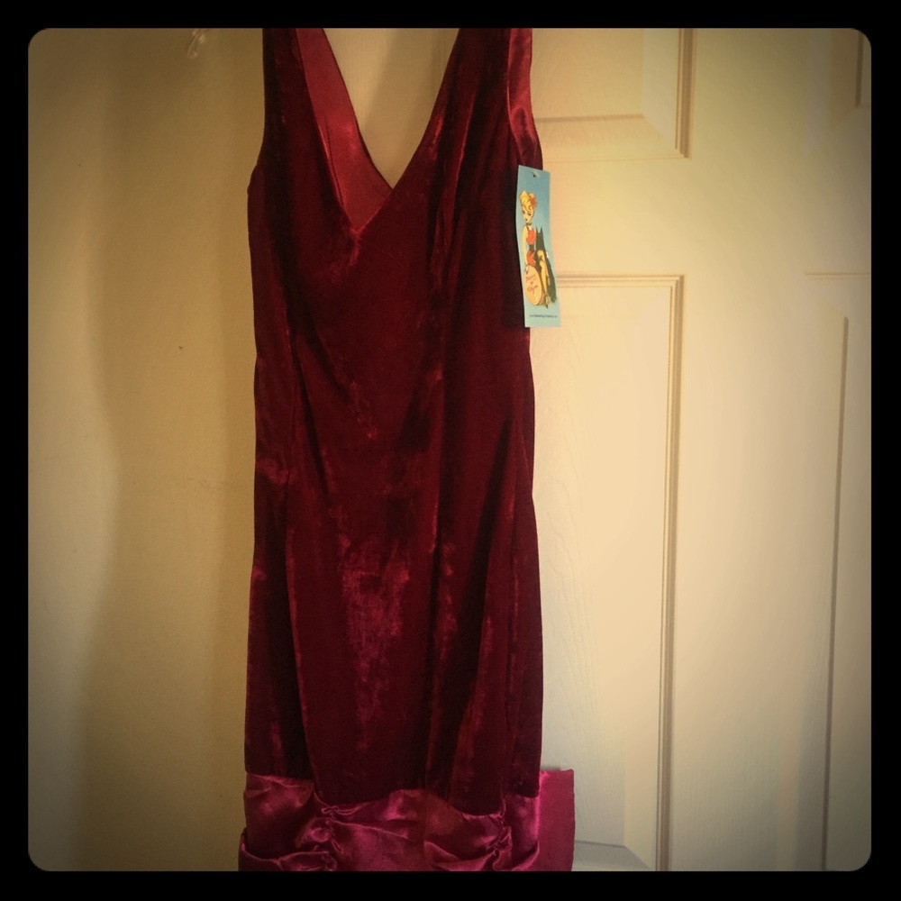 Betty paige red velvet dress